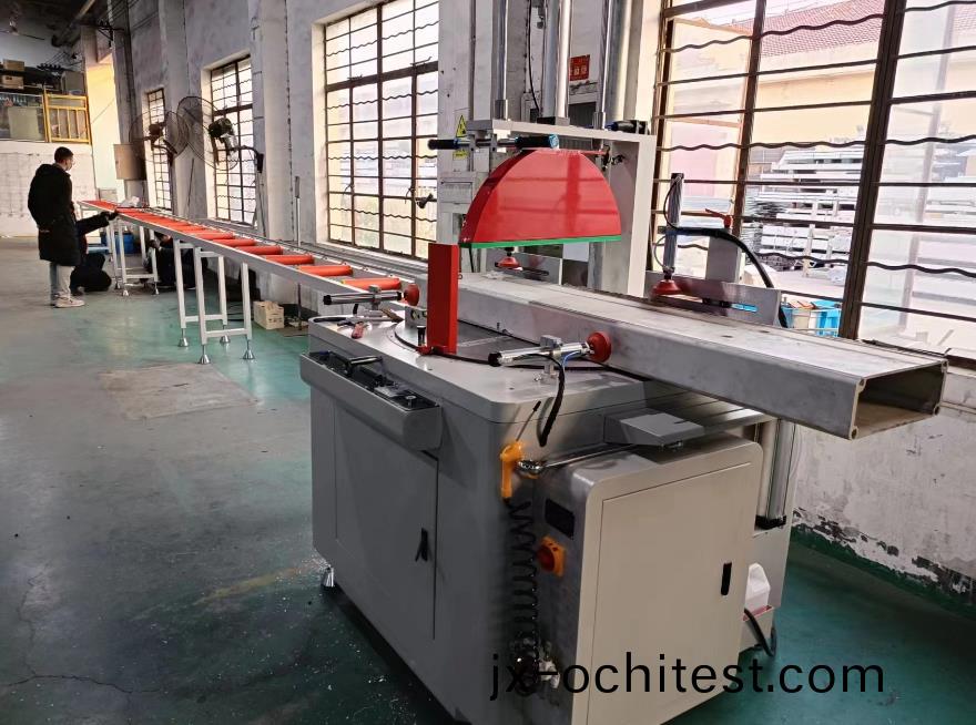 【上(shang)?！恐匦?xing)數(shù)(shu)控角度鋸(ju)SDY-R750髮(fa)徃上(shang)海(hai)青(qing)浦